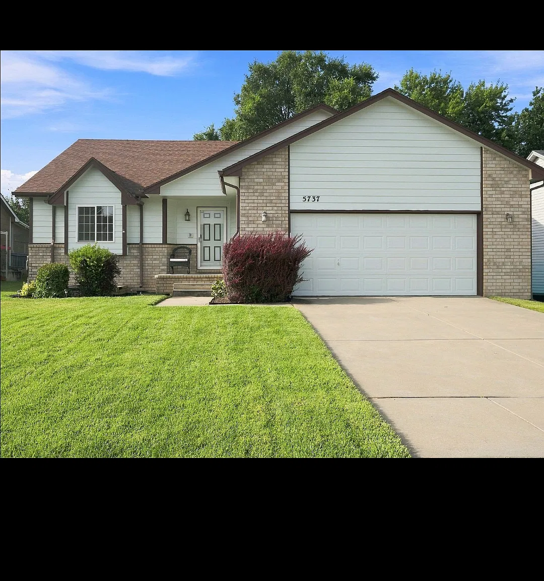 3 bed, 2023 sqft, $2,100 — Photo 1