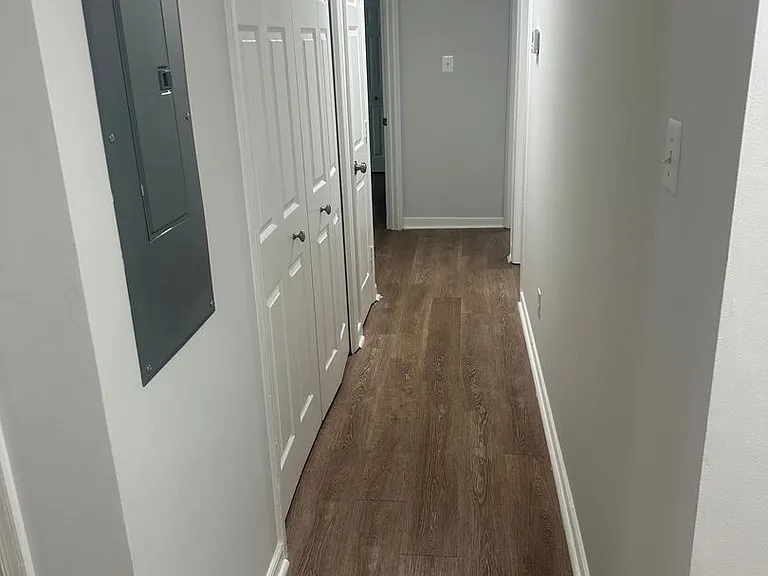 912 Hartford Ln — Photo 4