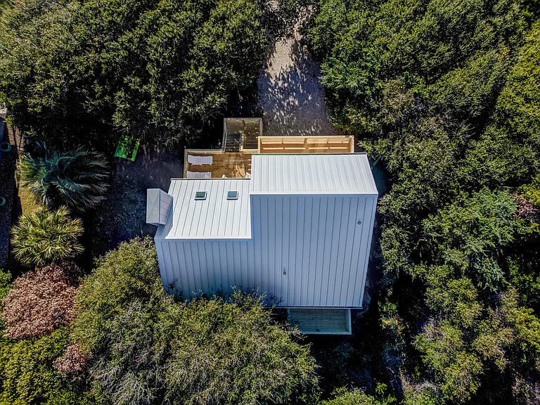 1210 Emerald Dr — Photo 4