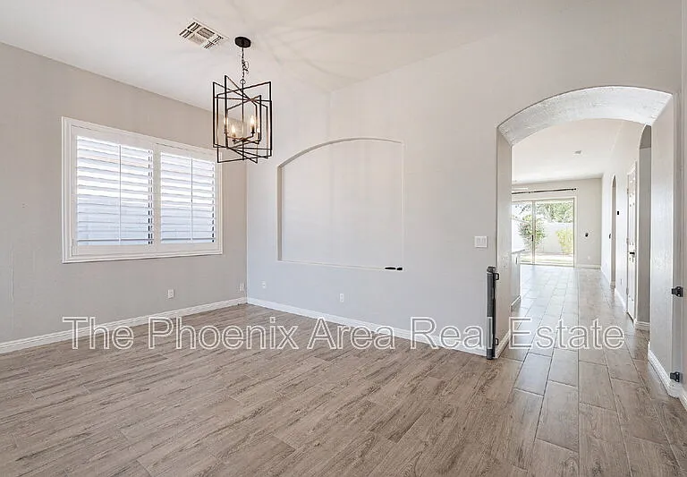 2823 E Tulsa St — Photo 6