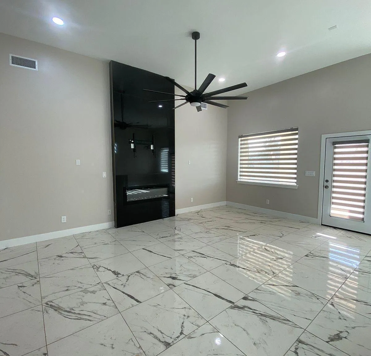 4 bed, 3.0 bath, 2008 sqft, $2,100 — Photo 4