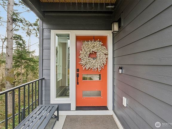 4th image of 13717 Admiralty Way #J1
