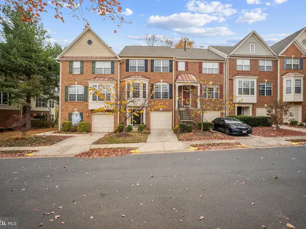11551 Laurel Lake Sq, Fairfax, VA 22030