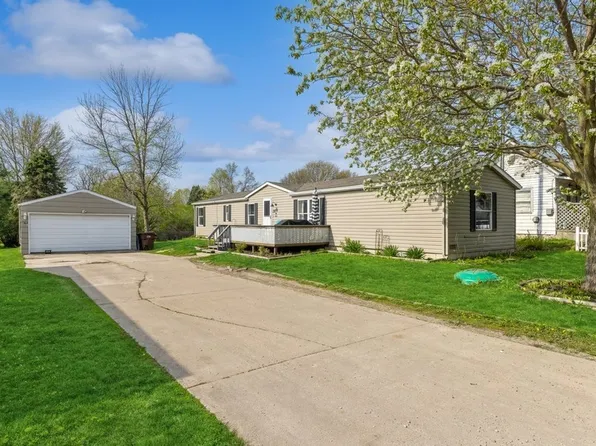 201 E South St, Prairie City, IA 50228