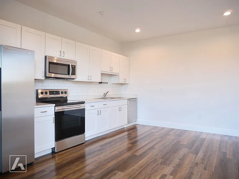 Modern Luxury Living at San Leon: Premier Apartments in Downtown Sanford — Photo 5