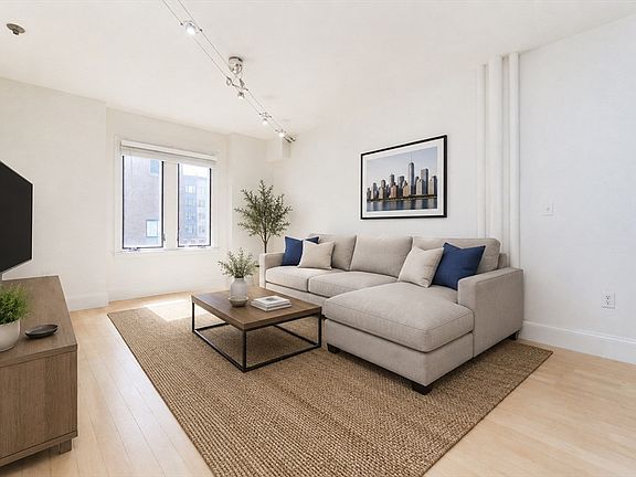 3rd image of 45 W Broadway #208