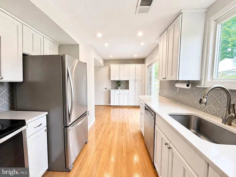 10417 Carlyn Ridge Rd — Photo 2