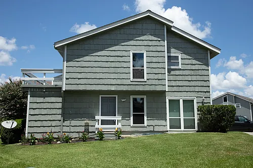 135 April Point Dr N Photo 1