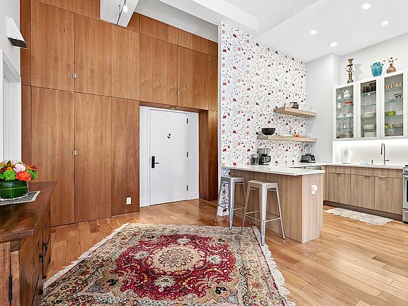 4th image of 251 W 19th St APT 2D