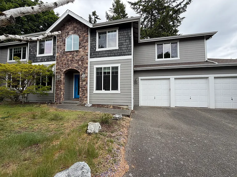 2520 Camas Ave NE — Photo 1