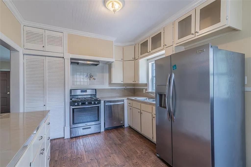 3 bed, 3.0 bath, 1621 sqft, $1,995 — Photo 1