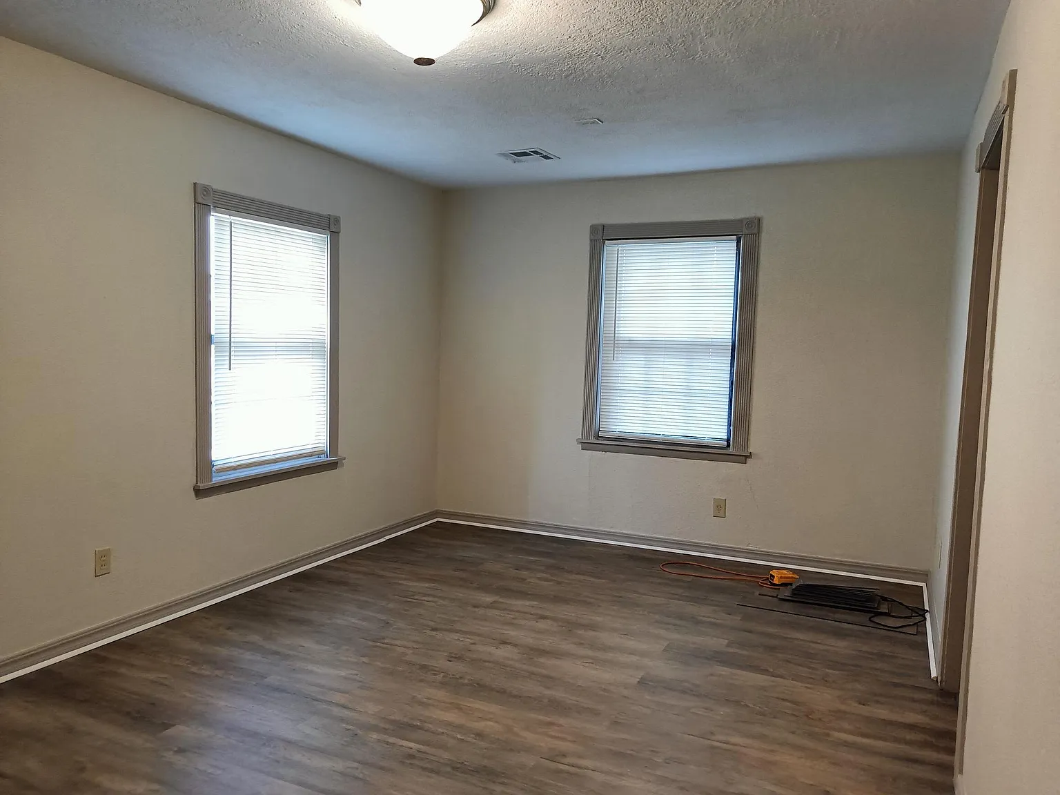 2 bed, 952 sqft, $1,095 — Photo 2