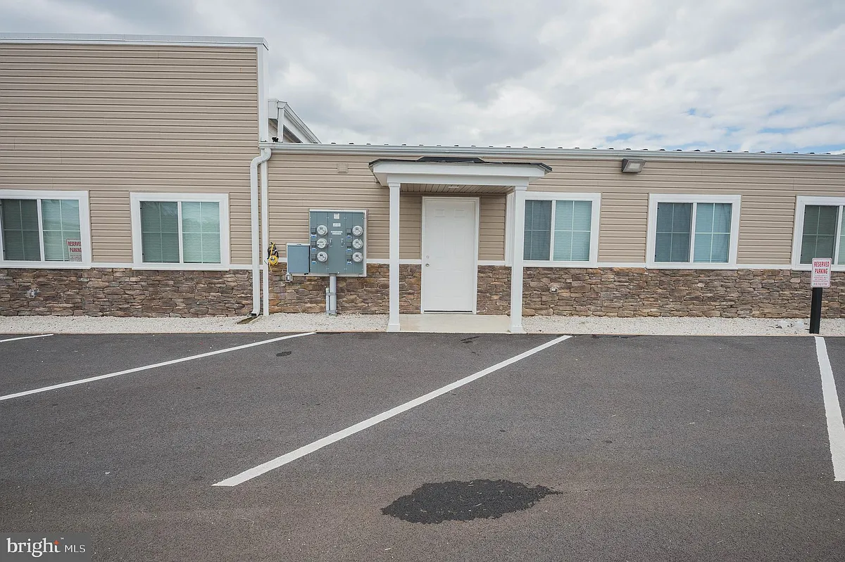 Building Photo - 123 Bateman St #2-214B