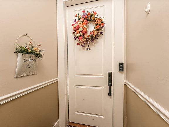 3rd image of 202 25th St APT 206