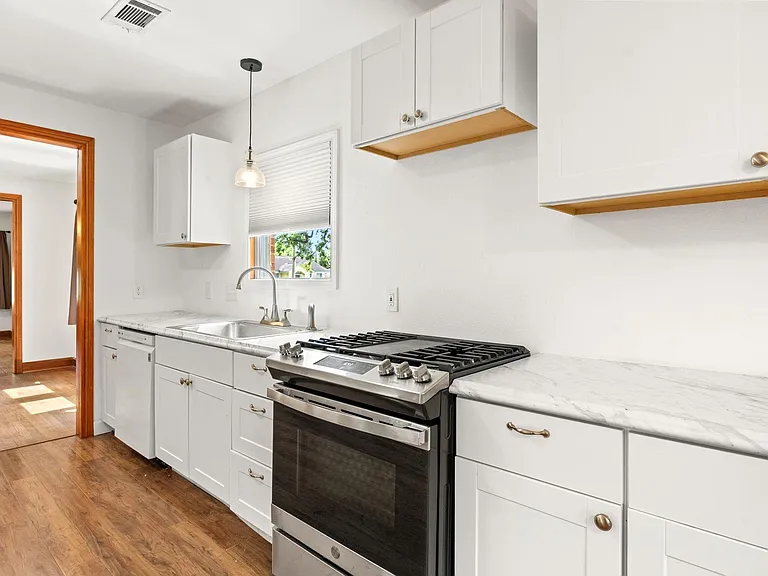 315 English St — Photo 12