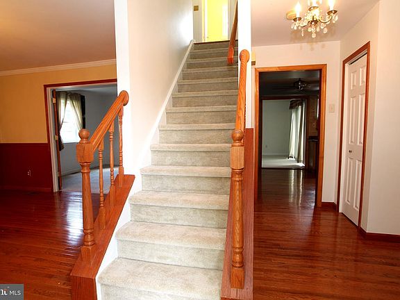 3rd image of 235 Burgundy Ln