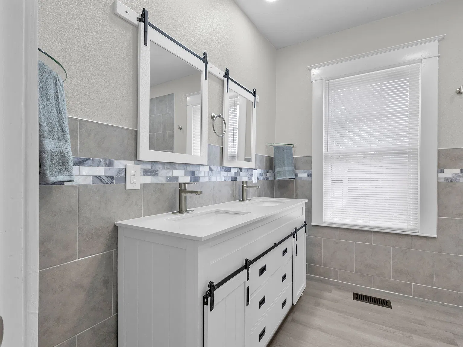 1407 Felix Street - 1 — Photo 2