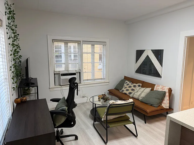 126 Mendoza Ave #2 — Photo 5