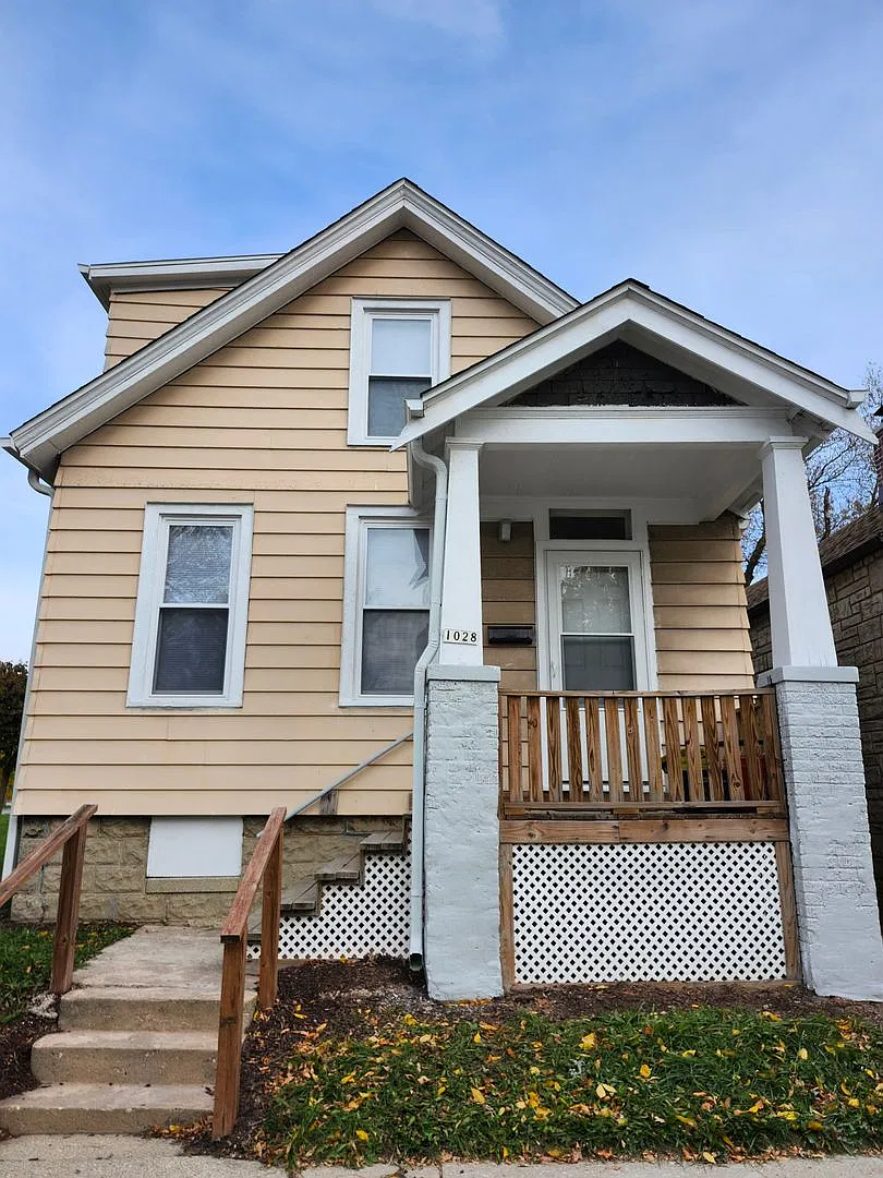 1028n24thM — Photo 1