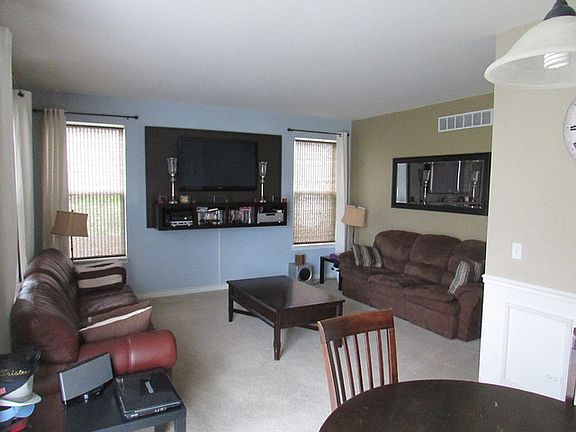 5th image of 1915 Crestview Dr