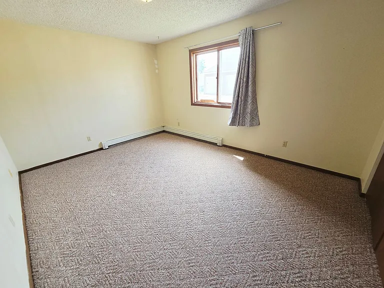 3001 E Rosser Ave — Photo 4