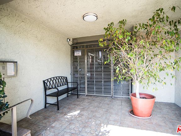 3rd image of 4311 Colfax Ave Unit 215