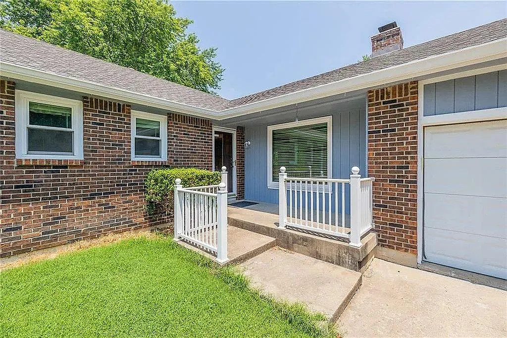3 bed, 1586 sqft, $2,295 — Photo 1