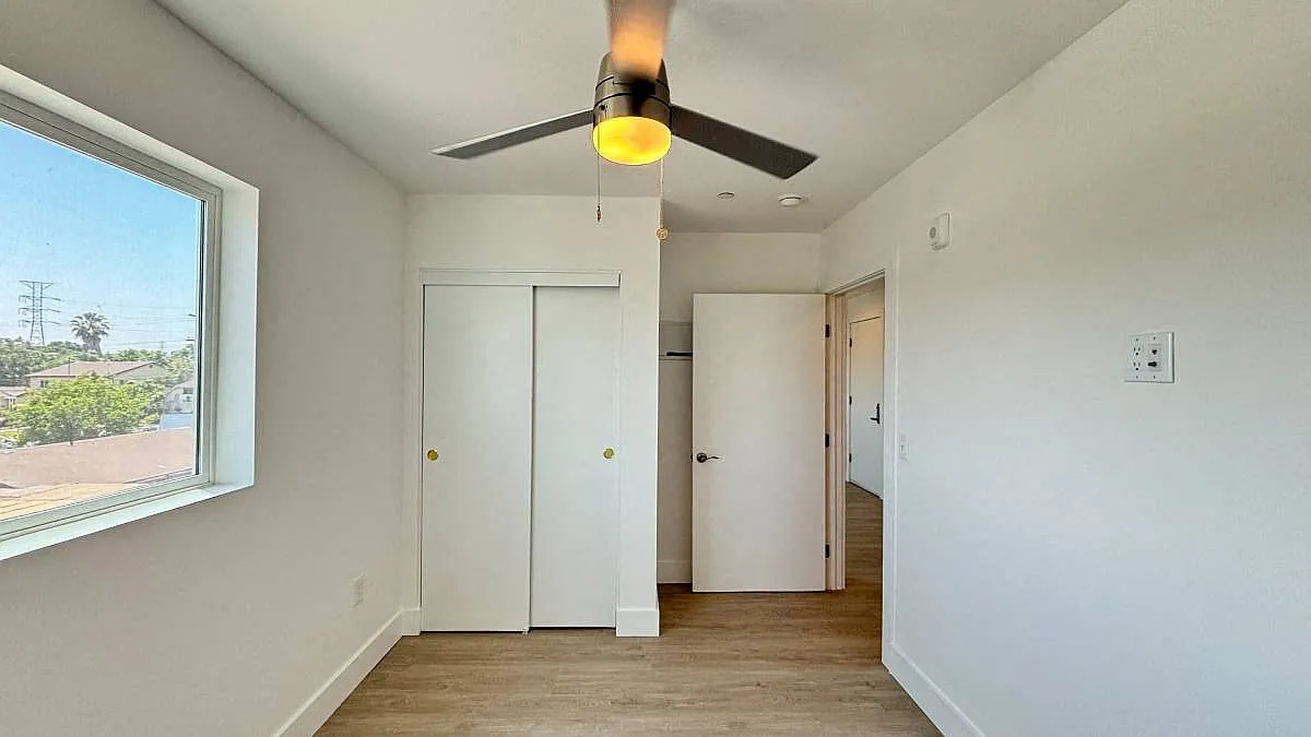 9300 Compton Ave — Photo 4