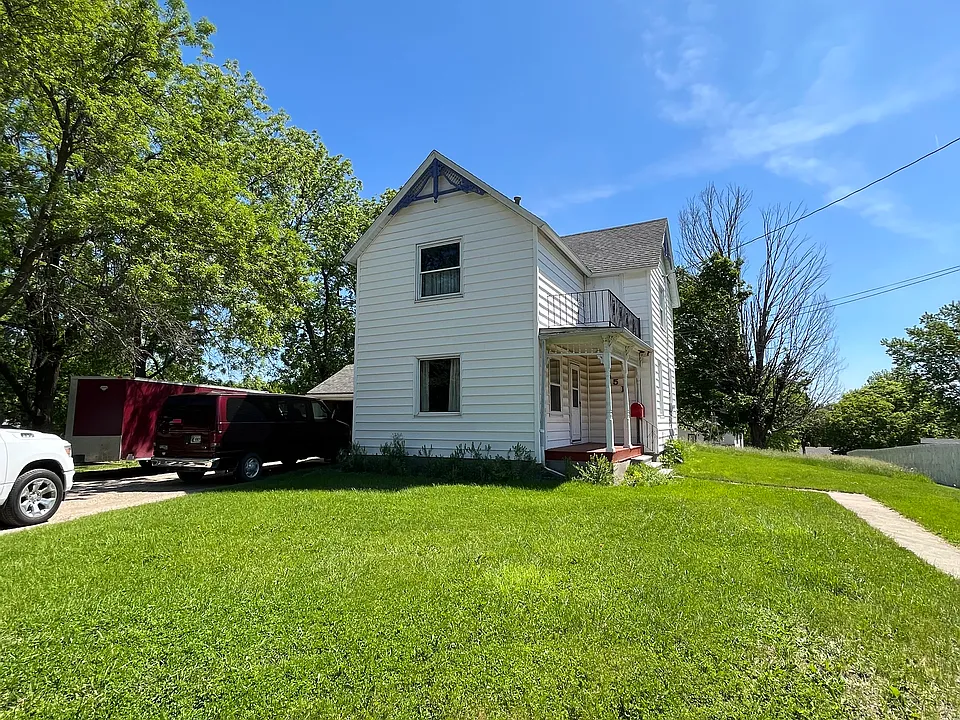 451 Flora St