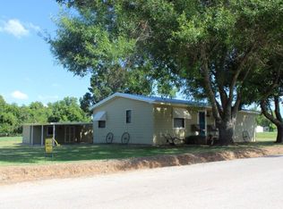 749 S Moseley St, De Leon, TX 76444
