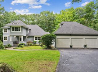 26 Lower Falls Rd, Falmouth, ME 04105