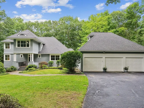 26 Lower Falls Road, Falmouth, ME 04105