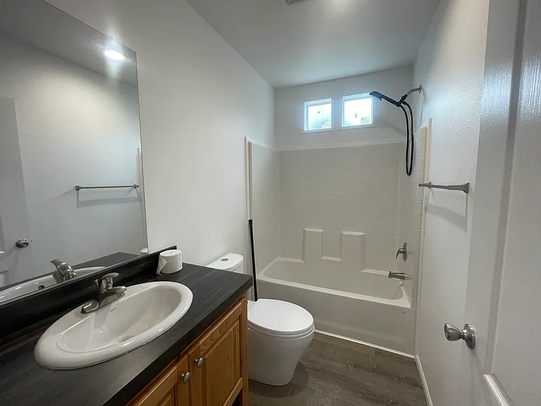 310 E Wood Ln — Photo 5
