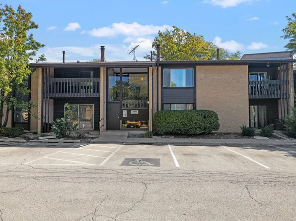 6183 Pinewood Ct Unit 201, Willowbrook, IL 60527