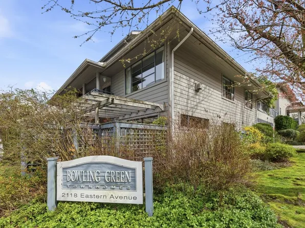 2118 Eastern Ave #10, North Vancouver, BC V7L 3G3