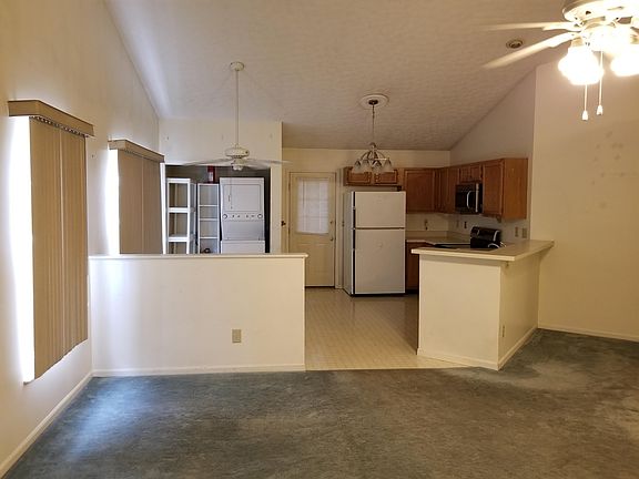 3rd image of 829 Maclam Dr