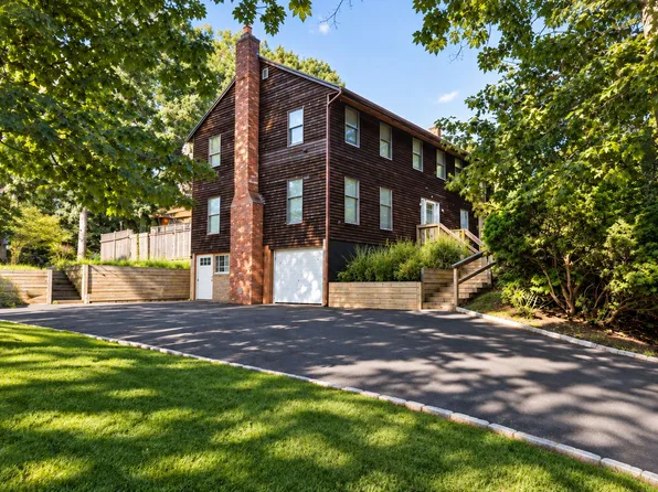 7 Woody Ct, Water Mill, NY 11976