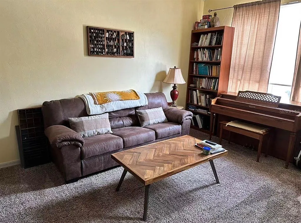2 bed, 2.5 bath, 1176 sqft, $700 — Photo 2