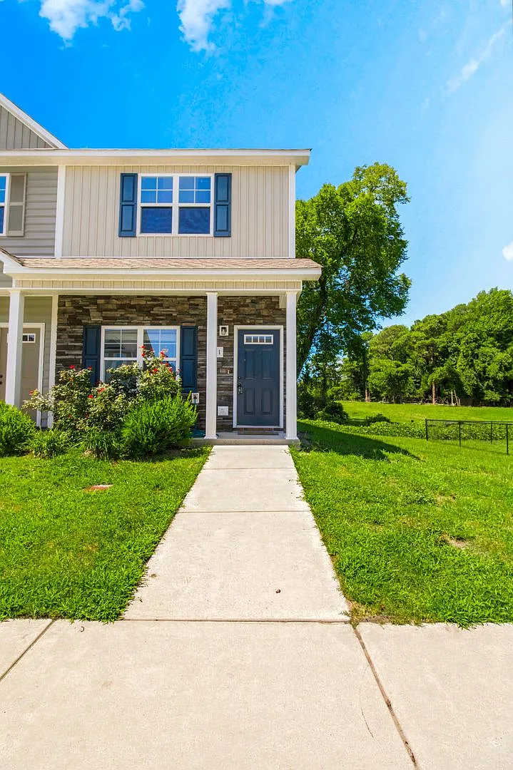 Pet Friendly Townhome In Sneads Ferry! — Photo 1