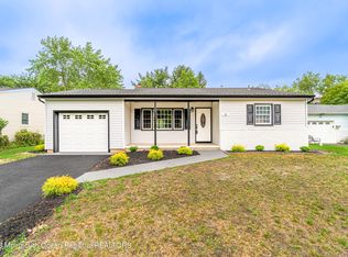 31 Edinburgh Dr, Toms River, NJ