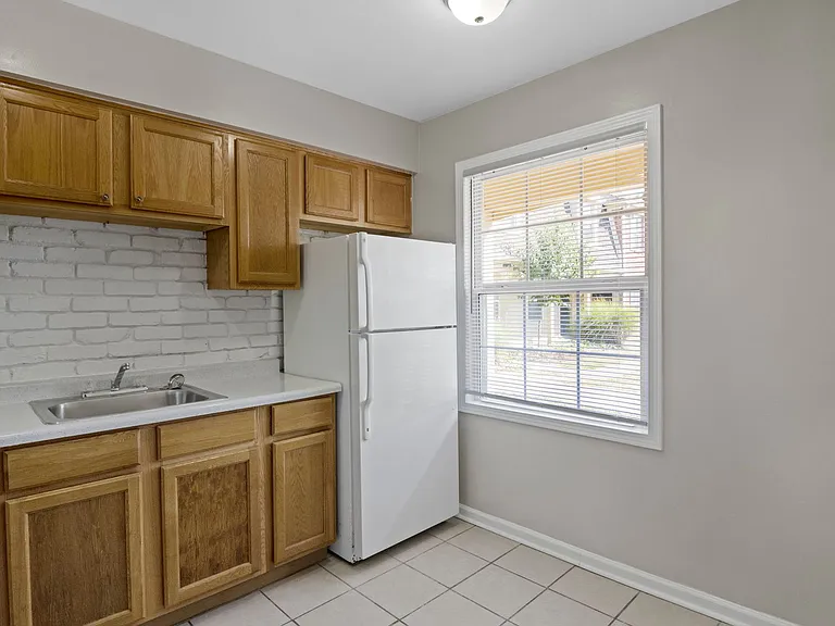 The Riverside Apartment Homes — Photo 27