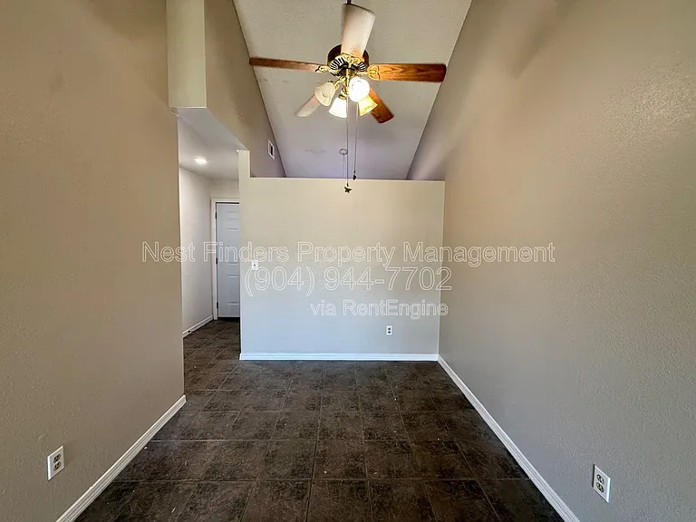 2429 Seabury Pl N — Photo 7