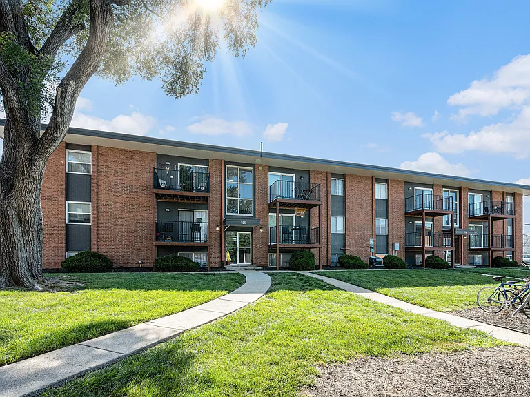 Blue Springs Apartments — Photo 21