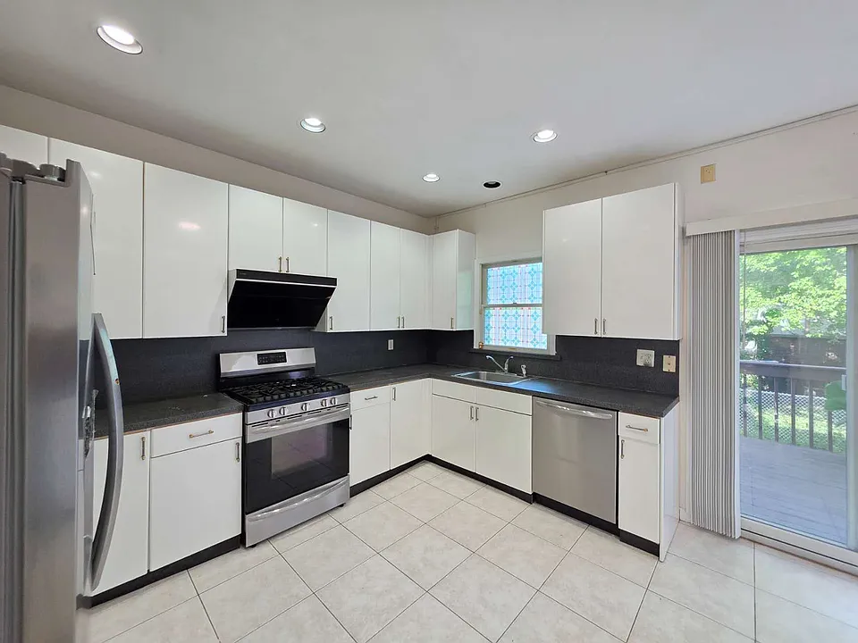 1301 Arden Ave