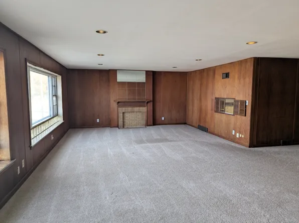 123 E Broadway St, Newton, KS