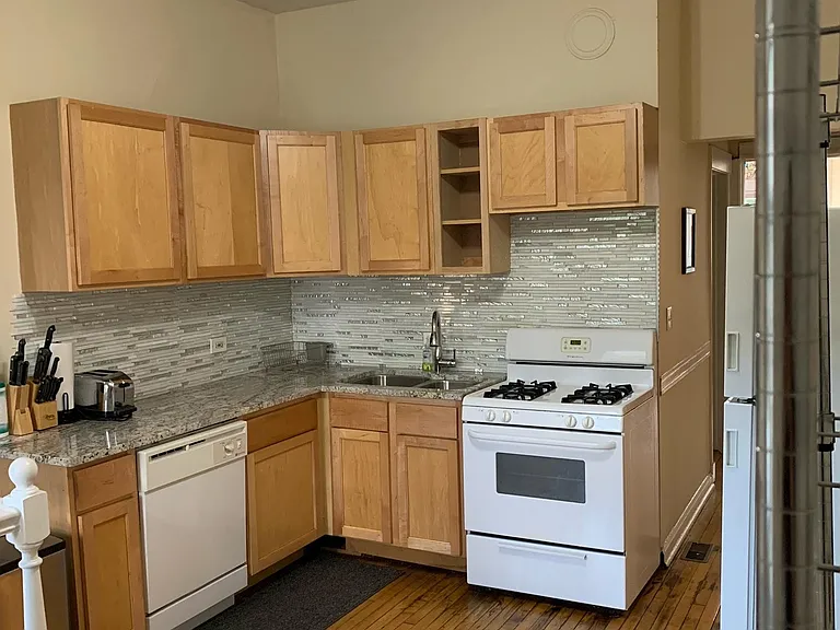 1504 W Henderson St #1F — Photo 3
