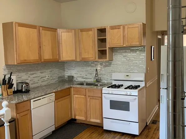1504 W Henderson St #1F, Chicago, IL 60657