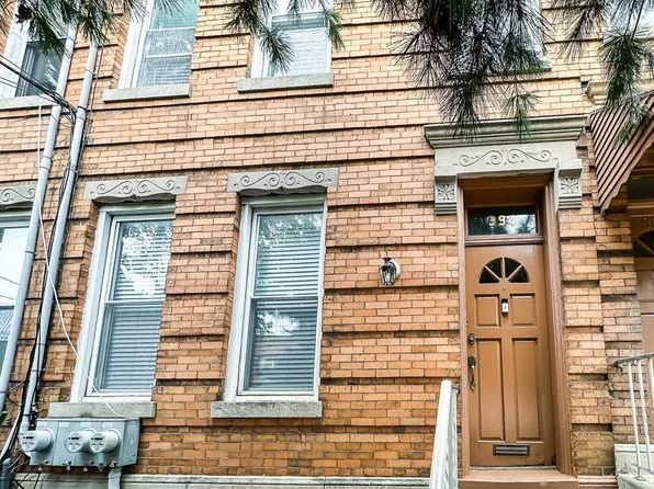 394 Woodlawn Avenue image 2 of 15