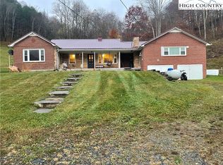 906 Three Top Rd, Creston, NC 28615
