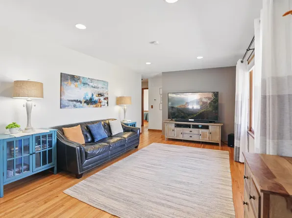 602 Ballantyne Ln NE, Spring Lake Park, MN 55432
